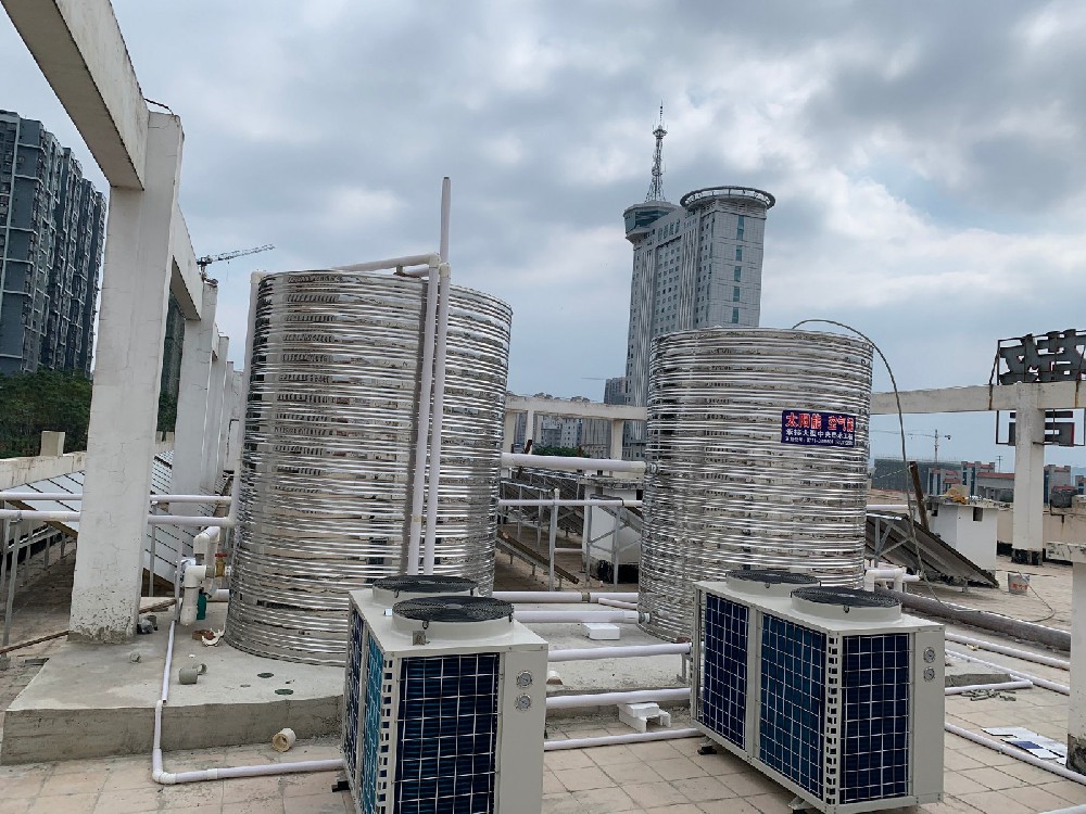 南寧警察學校太陽能熱水系統順利通過驗收